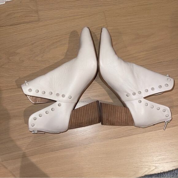 Steve Madden Glow Pointed Toe Off White Booties 10M - Picture 7 of 12